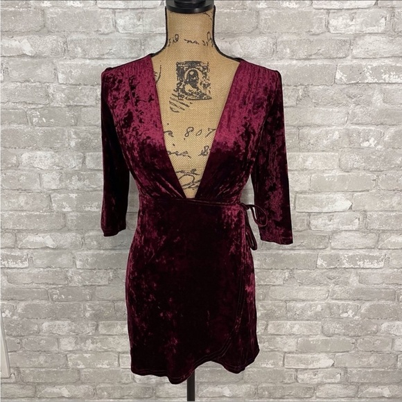 TOBI Wrap it Up Velvet Dress - Picture 3 of 8